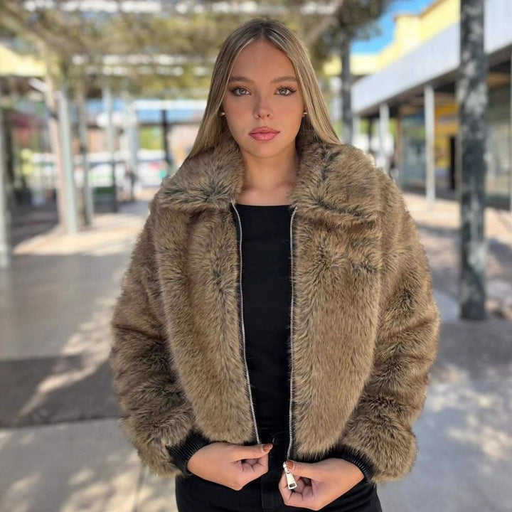 Damen Kurze Faux-Fur Bomberjacke mit Reißverschluss und Rippsaum Echo Archiv