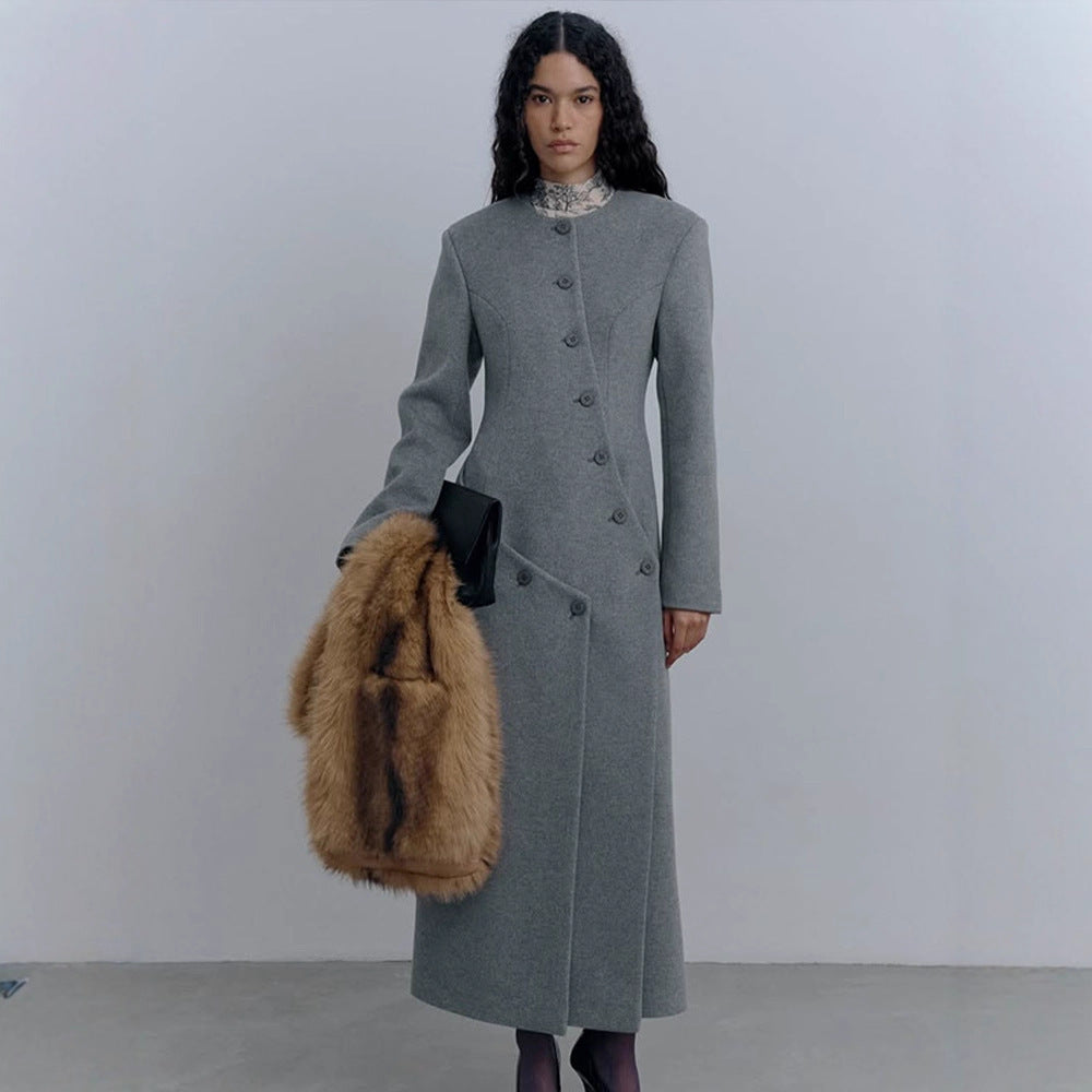 Damen Langer taillierter Wollmix-Mantel mit Rundhalsausschnitt und asymmetrischer Knopfleiste Echo Archiv