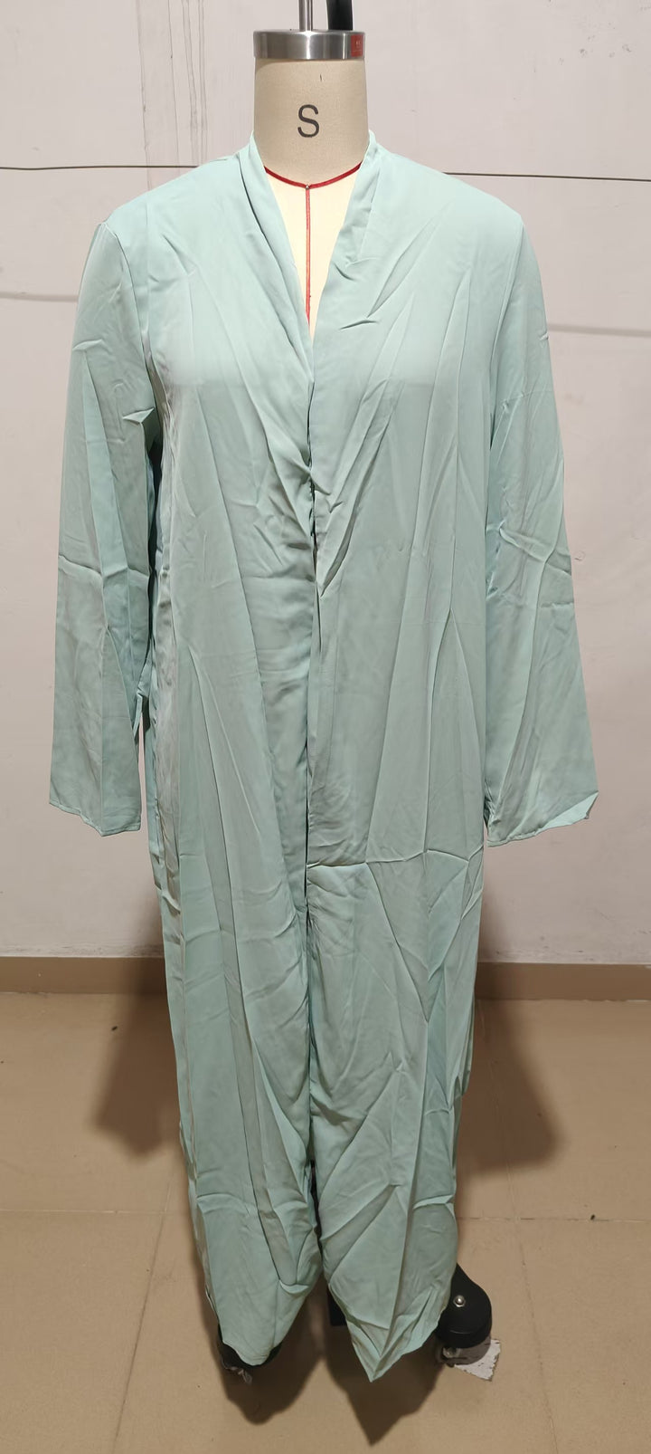 Damen Langer Kaftan‑Mantel mit fließender V‑Ausschnitt Drapierung – Valéora
