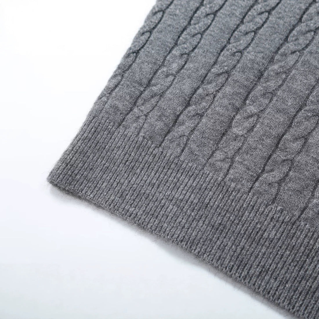 Damen Oversize Zopfmuster-Pullover mit V-Ausschnitt und breitem Rippbündchen Echoarchiv