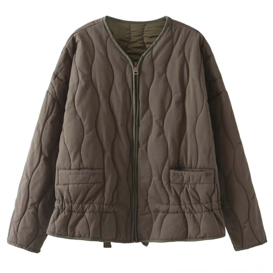Damen gesteppte leichte Übergangsjacke mit wellensteppung, aufgesetzten Klapptaschen und Tunnelzugsaum – Célinea