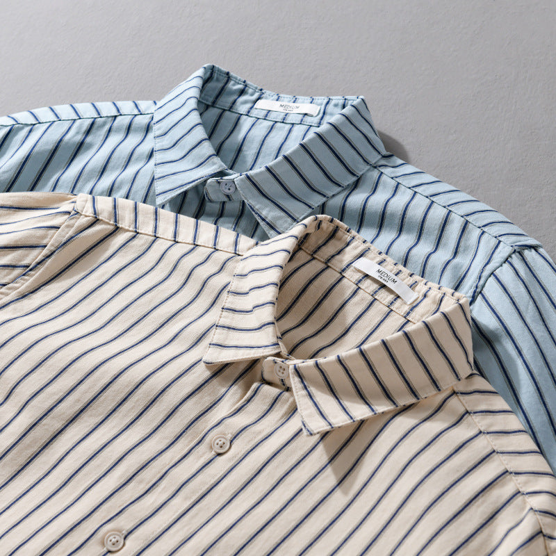 Herren Leichtes Baumwoll-Relaxed-Hemd mit vertikaler Double‑Stripe, Kentkragen und aufgesetzter Brusttasche Echoarchiv