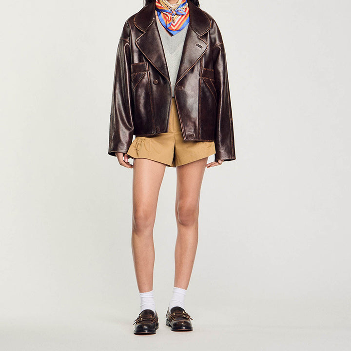 Damen Kurz geschnittene Oversize-Lederjacke mit Rundkragen und Pattentaschen Echo Archiv