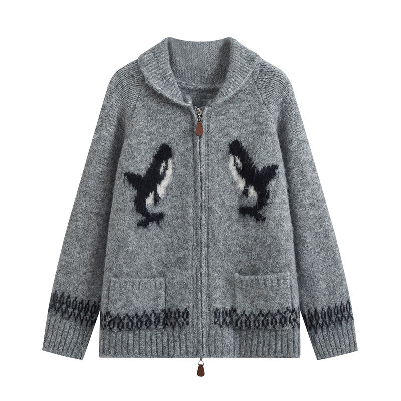 Damen Strickjacke mit Reißverschluss, Schalkragen und Wal‑Intarsien Echo Archiv
