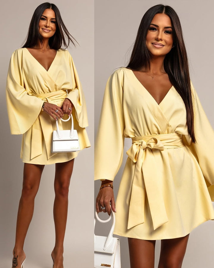 Damen Wickel-Minikleid mit Kimonoärmeln und Taillengürtel Echoarchiv