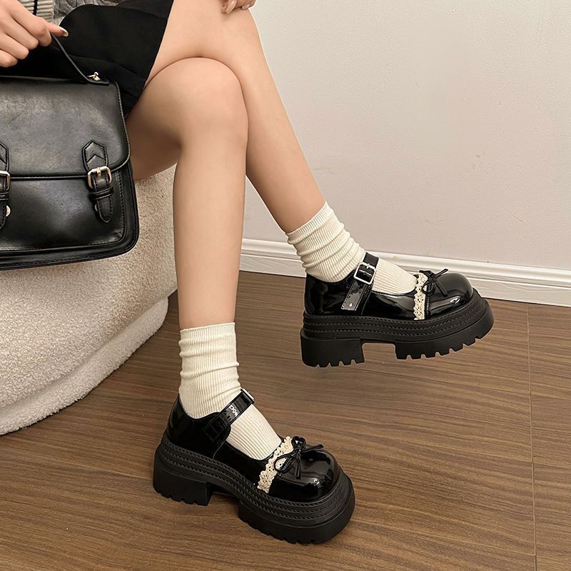 Damen Chunky Mary-Jane Plateauschuhe mit Riemen, Zierschleife und Spitzenbesatz – Lioré