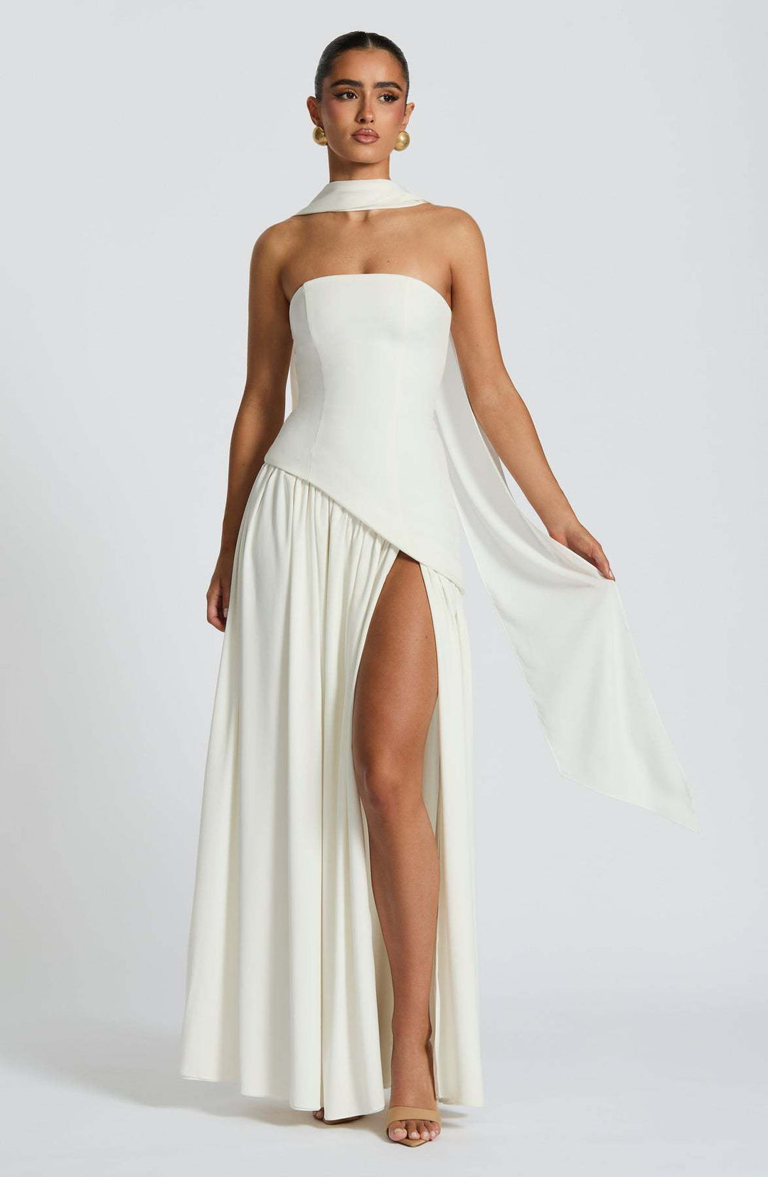 Damen Glamouröses Abendkleid mit schulterfreiem Design und exquisite Drapierung Echo Archiv