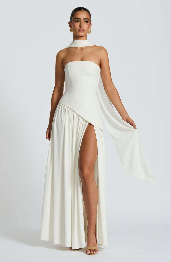 Damen Glamouröses Abendkleid mit schulterfreiem Design und exquisite Drapierung Echo Archiv