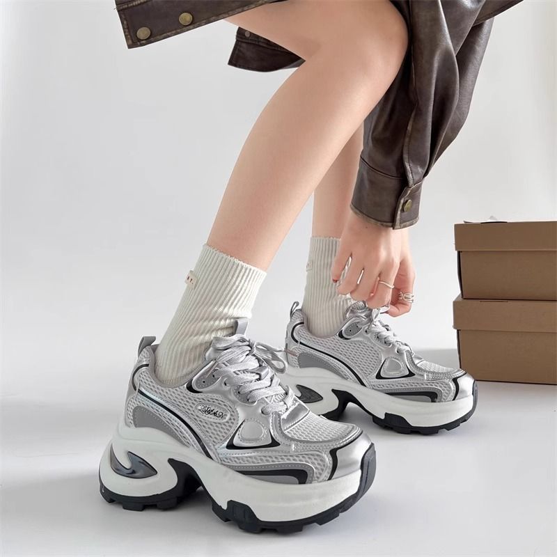 Damen Skulpturale Platform‑Sneaker mit Multi‑Layer Mesh‑ und PU‑Mix – Névara