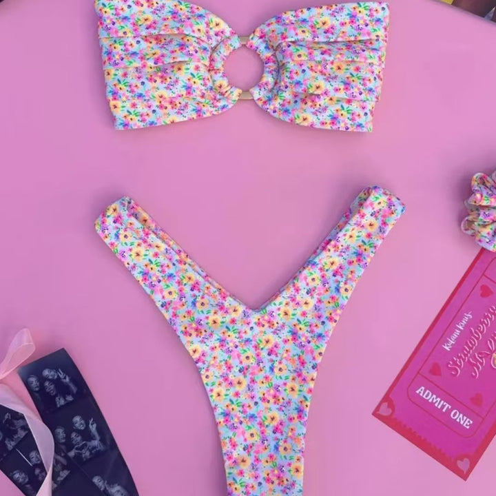 Damen Bandeau-Bikini mit Blumenmuster und Schlaufen-Detail Echo Archiv