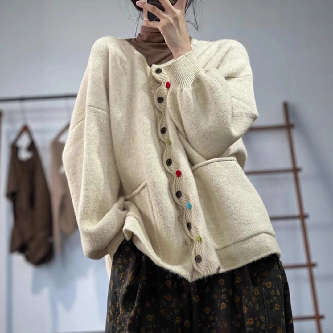 Damen Oversized Strickcardigan mit Zierknopfleiste und aufgesetzten Taschen – Veloura