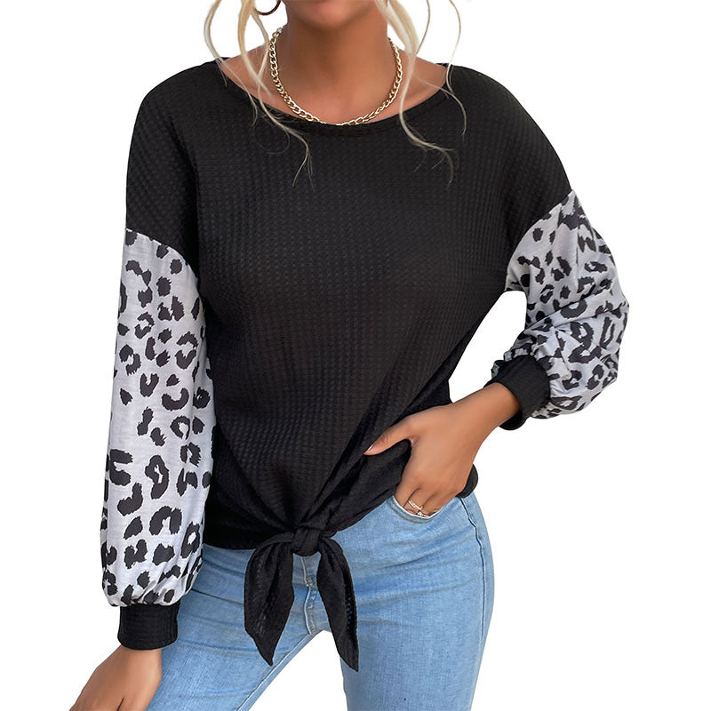Damen Lässiges Shirt mit Waffelstruktur, Leoparden-Ärmeln und Knotenfront Echoarchiv