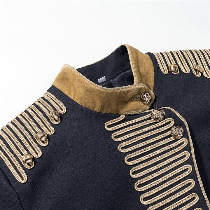 Damen Kurze militärisch inspirierte Jacke mit Stehkragen, Zierkordeln und goldbesetzten Manschetten Echo Archiv