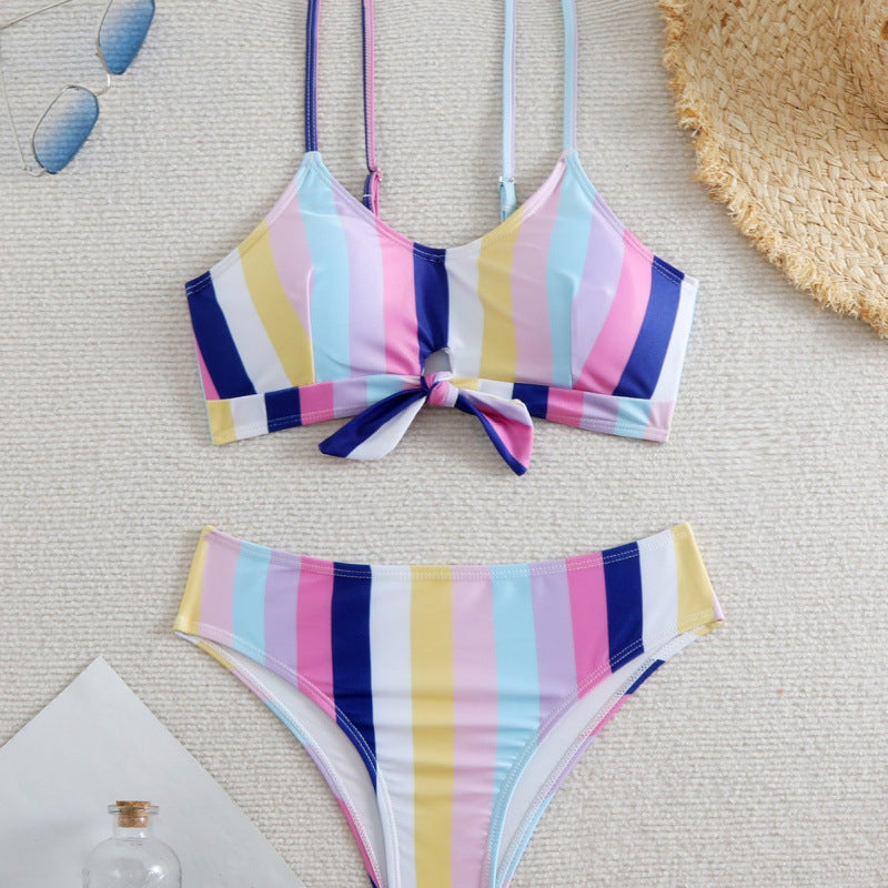 Damen Bikiniset mit eleganten Streifen und chicem Knoten Echo Archiv