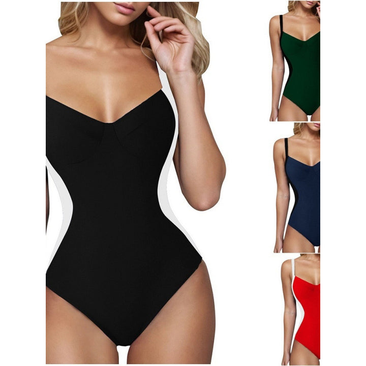 Damen Einteiliger Badeanzug mit modischem Schnitt und femininer Silhouette Echo Archiv