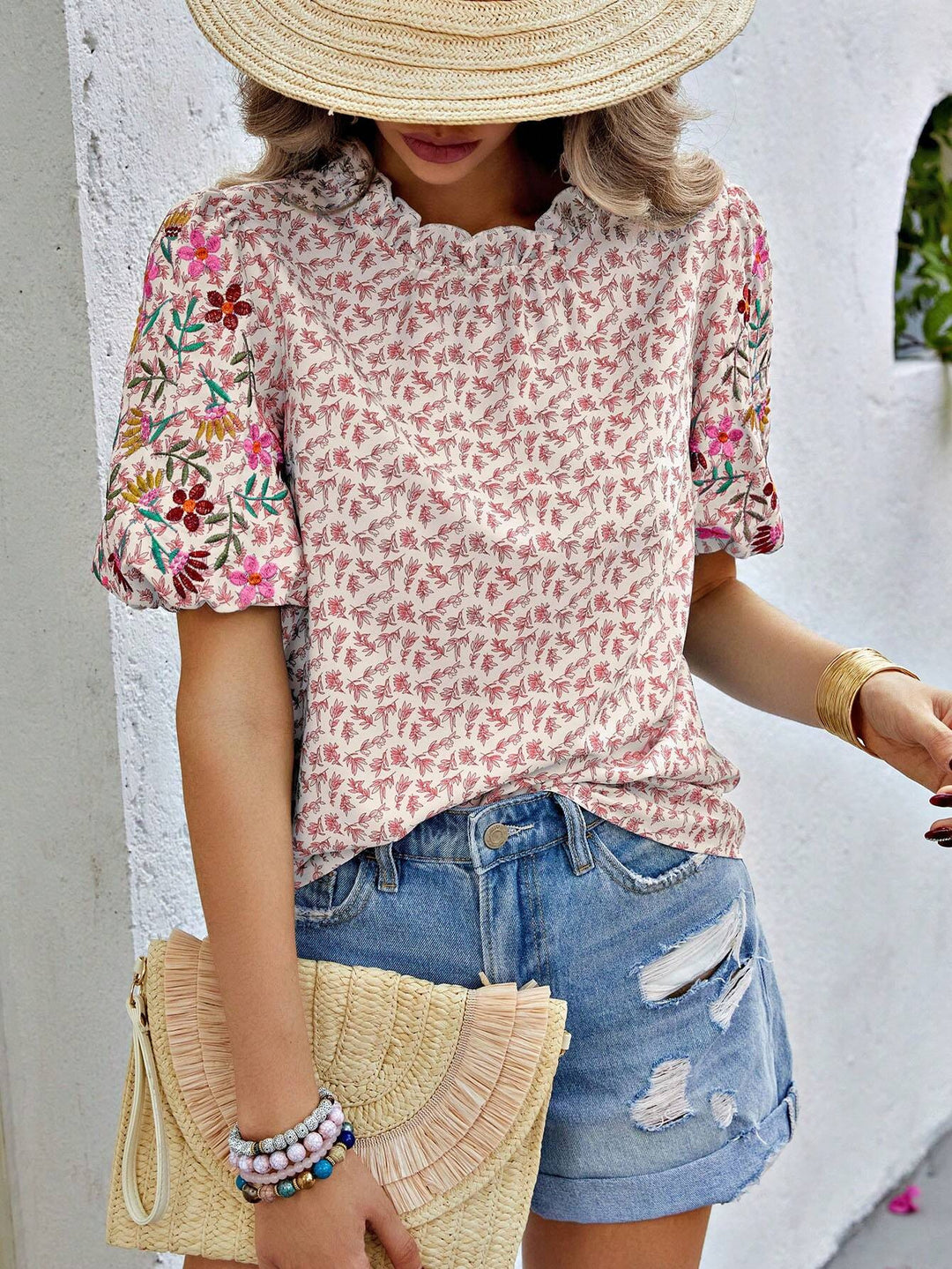 Damen Geblümte Bluse mit bestickten Puffärmeln und gewelltem Ausschnitt – Élovi