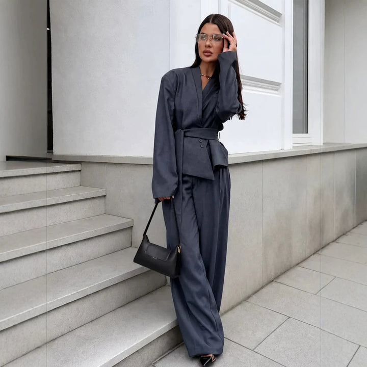 Damen Elegantes Wickelblazer-Set mit Taillengürtel und weiter Bundfaltenhose Echoarchiv