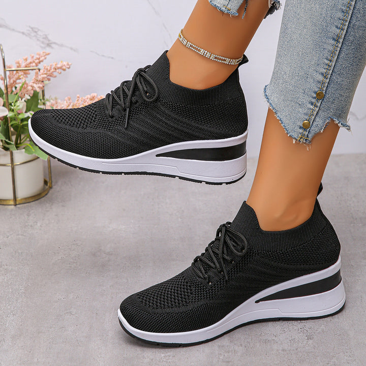 Damen Strick-Sneaker mit elastischem Schaft, gepolsterter Komfortsohle und leichtem Keil Echo Archiv