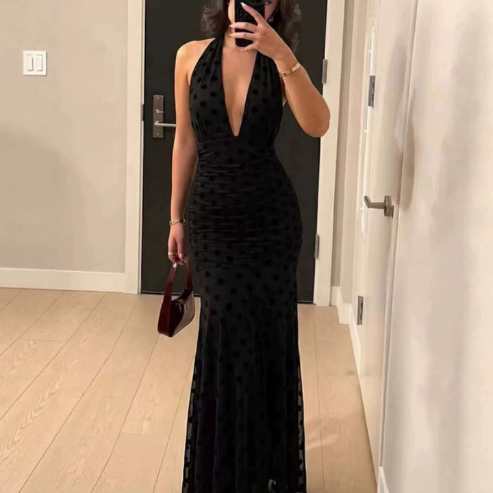 Damen Elegantes Maxikleid mit tiefem V-Ausschnitt und filigranen Rüschen Echo Archiv