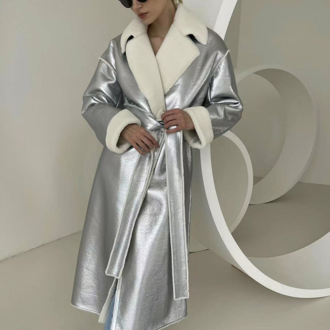 Damen Longline-Mantel aus Metallic‑Material mit Teddyfutter und überschnittener Schulter Echo Archiv