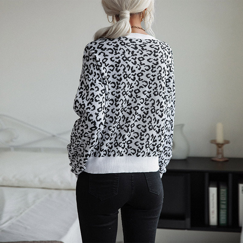 Damen Leichter Strukturstrick-Pullover mit Leoparden-Jacquard und geripptem Rundhalsausschnitt Echoarchiv