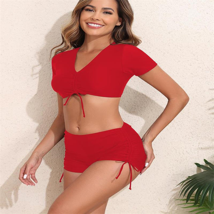 Damen Sportlicher Bikini-Set mit kürzeren Shorts und verstellbarem Oberteil Echo Archiv