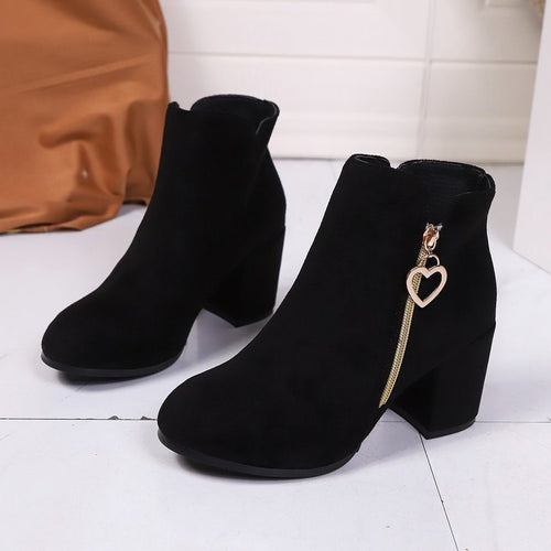 Damen Stiefeletten mit breitem Blockabsatz, Herz-Reißverschluss und Samtvelours-Optik – Varelle