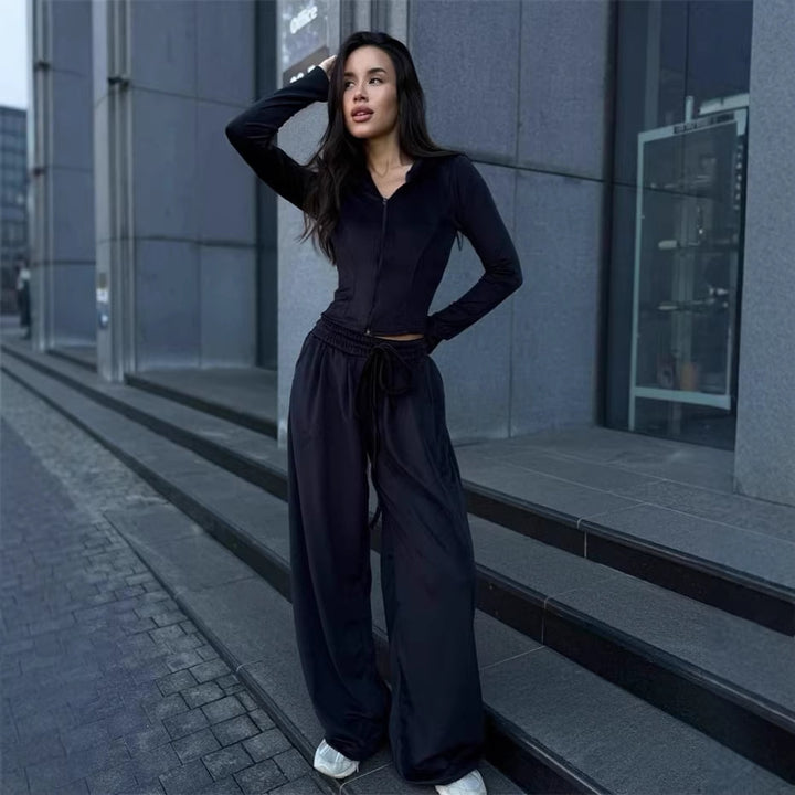 Damen Lounge-Set mit taillierter Kapuzenjacke und extraweiter Palazzo-Jogginghose – Élanora