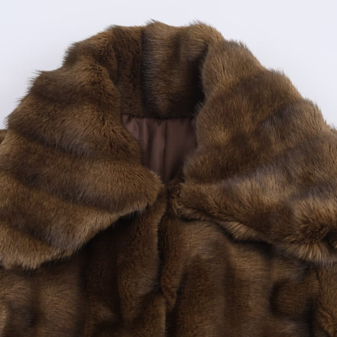 Damen Kurze Kunstfell‑Jacke mit voluminösem Schalkragen und aufgesetzten Taschen Echo Archiv