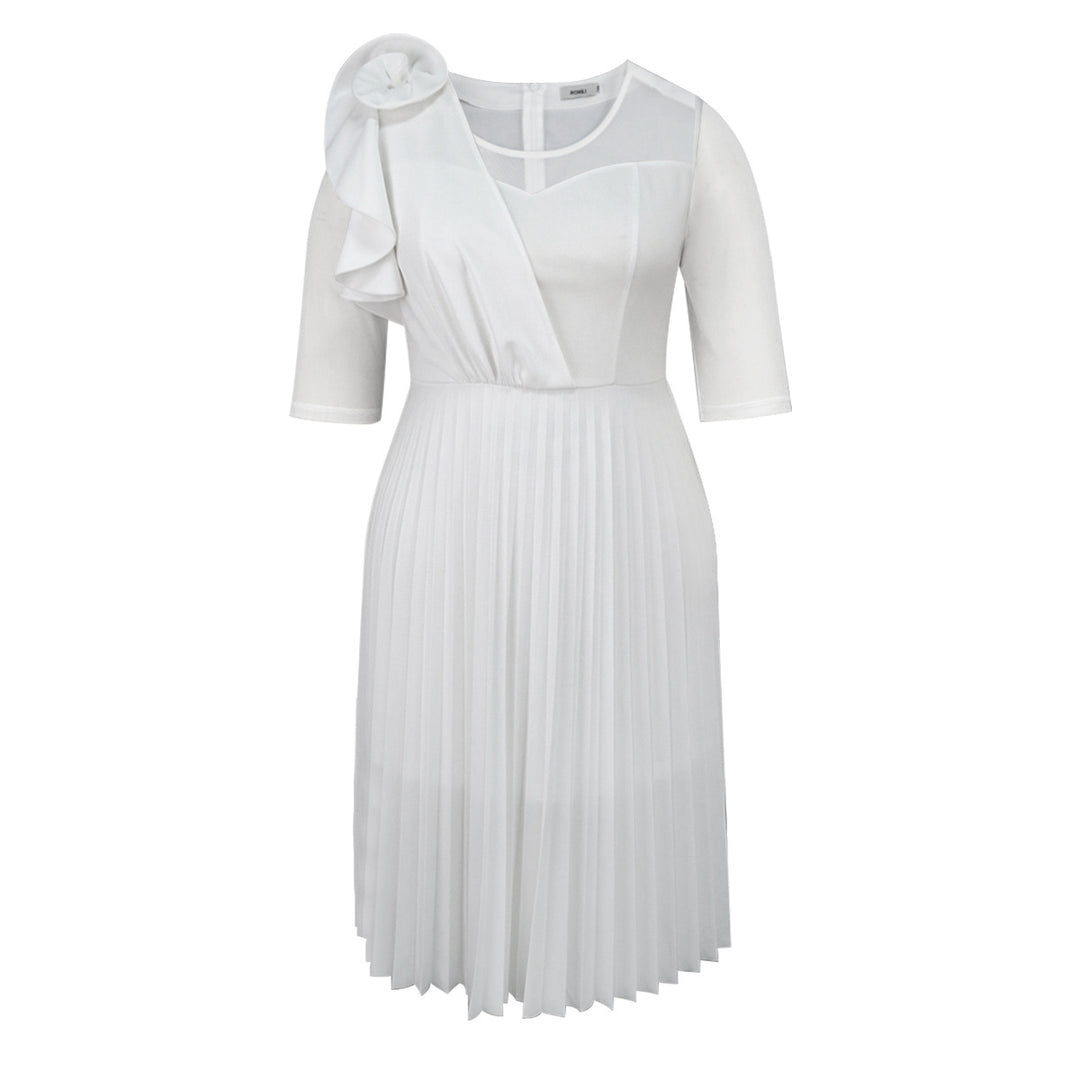 Damen elegantes Plissee-Kleid mit asymmetrischem Design und floralen Akzent Echo Archiv