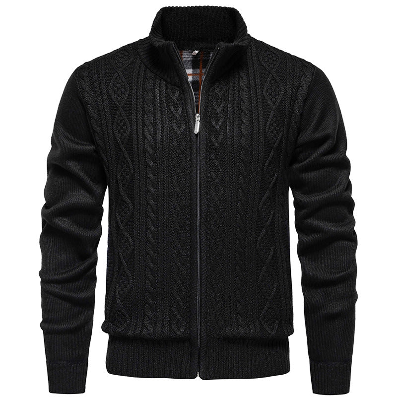 Herren nan grobgestrickter Cardigan mit Zopfmuster, Stehkragen und kariertem Innenfutter Echo Archiv