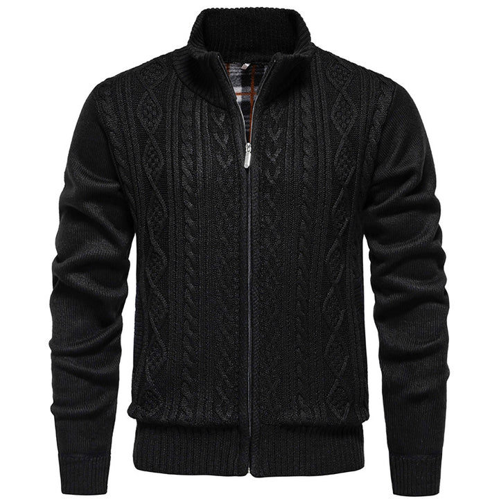 Herren nan grobgestrickter Cardigan mit Zopfmuster, Stehkragen und kariertem Innenfutter Echo Archiv