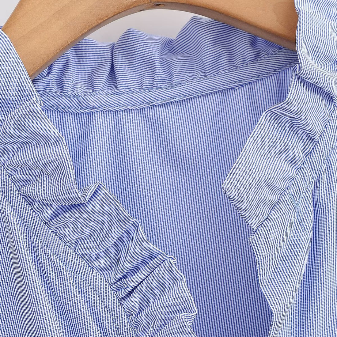 Damen Rüschenbluse mit V-Ausschnitt und Ballonärmeln Echoarchiv