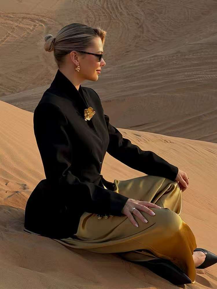 Damen Taillierter Blazer mit Stehkragen und figurbetonter Silhouette Echo Archiv