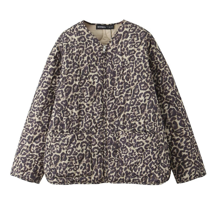 Damen gesteppte Oversize-Quiltjacke mit Rundhalsausschnitt, durchgehendem Reißverschluss und zwei aufgesetzten Taschen – Célinea