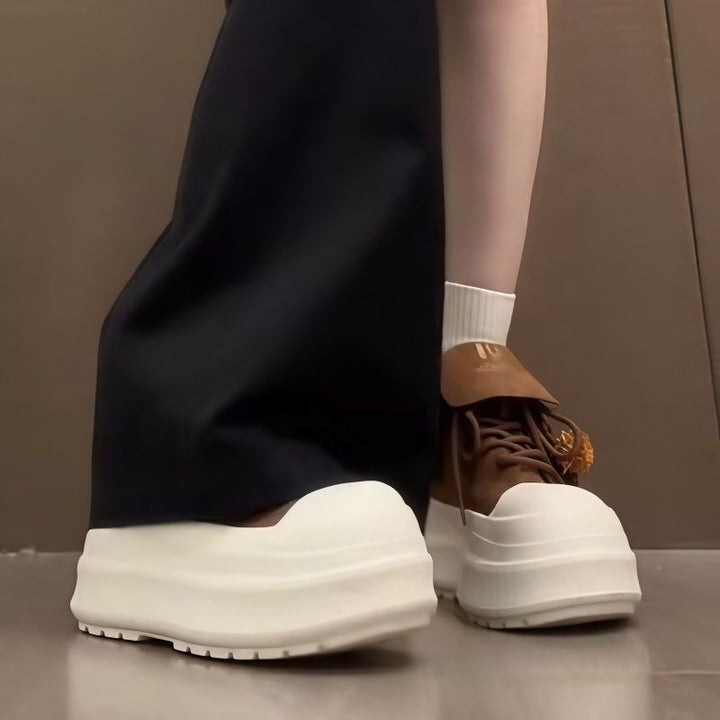 Damen Sportliche Plateau-Sneaker mit verspielten Anhängern Echo Archiv
