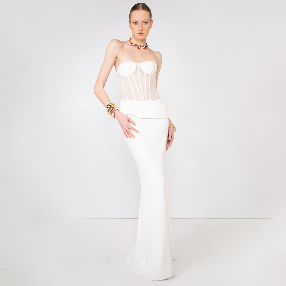 Damen figurumspielendes Abendkleid mit tailliertem Oberteil und fließendem Rock Echo Archiv