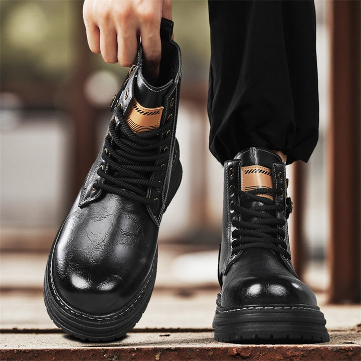 Herren robuste Lederoptik Combat-Boots mit seitlichem Reißverschluss und gepolsterter Plateausohle – Tavélo