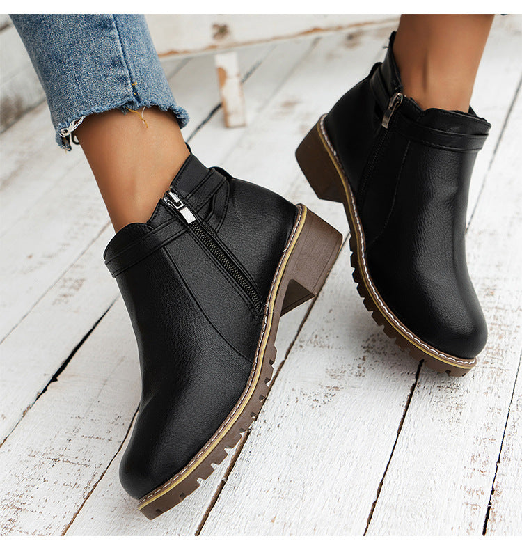 Damen nan Stiefelette mit doppelten Zierriemen, profilierter Traktorsohle und niedrigem Blockabsatz Echo Archiv