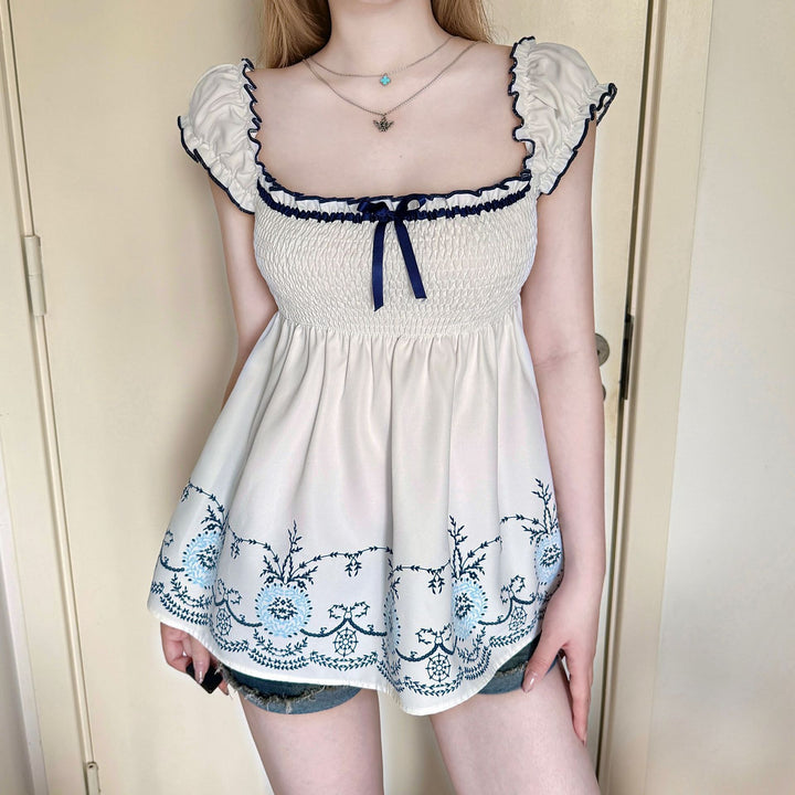 Damen Baumwollbluse mit floralem Stickdesign und schickem Rüschensaum Echo Archiv
