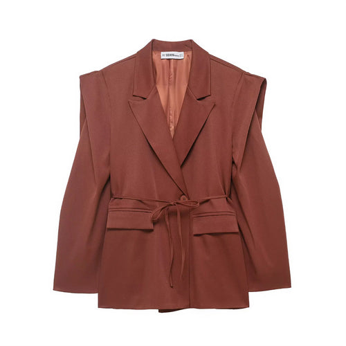 Damen nan taillierter Blazer mit markanten Schulterpolstern, Bindegürtel und Pattentaschen Echo Archiv