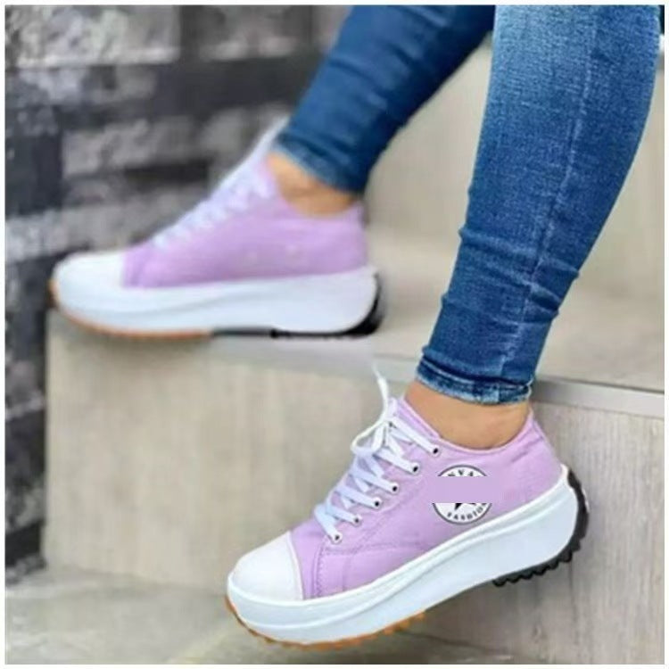 Damen Plateausneaker aus Canvas mit gezackter Gummilaufsohle und verstärkter Zehenkappe – Névara