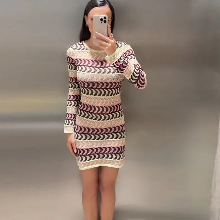 Damen nan gestricktes Feinstrick-Minikleid mit transparentem Wellenstruktur-Muster und Rundhalsausschnitt Echo Archiv