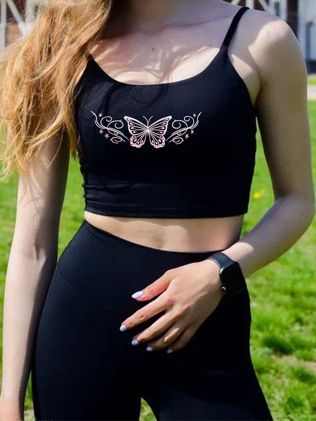 Damen Crop-Top mit kreativem Schriftzug und feinen Trägern Echo Archiv