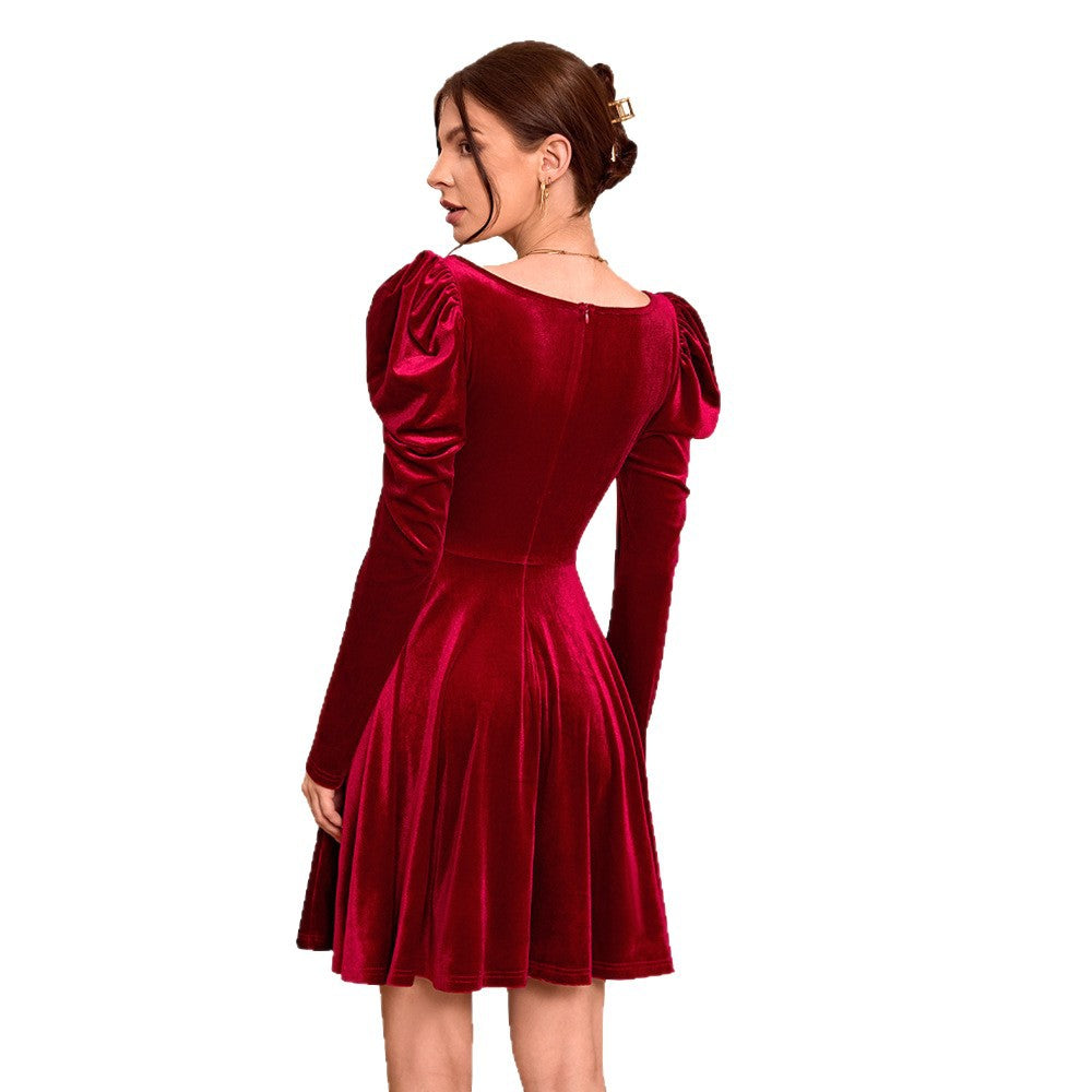 Damen Samt-Kleid mit Herz-Ausschnitt, gerafftem Bustier und Tellerrock – Élara