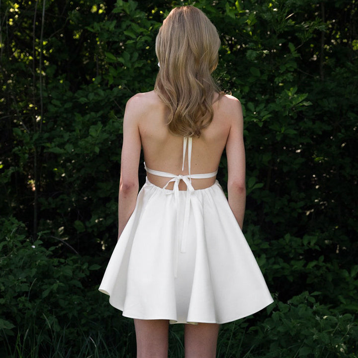 Damen Elegantes Halterkleid mit offenem Ausschnitt Echo Archiv