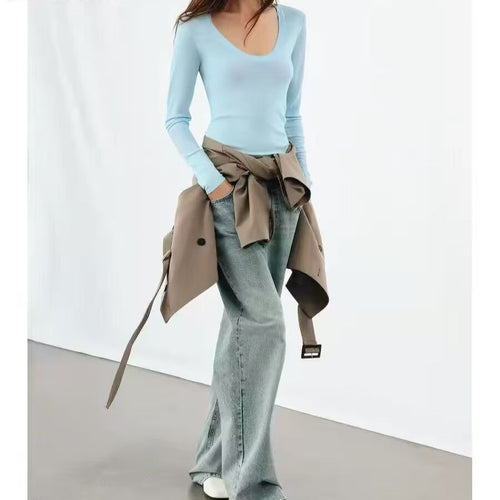 Damen Feinstrick-Pullover mit tiefem U-Ausschnitt und schmaler Silhouette Echoarchiv