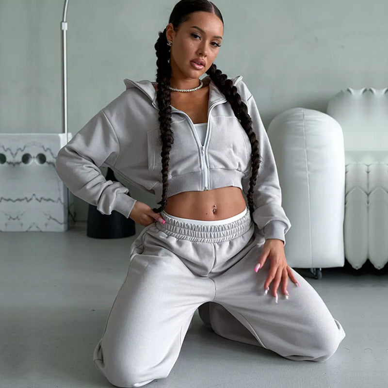 Damen kurzes Zip-Kapuzensweatshirt mit tailliertem Bündchen und weitem High‑Waist French‑Terry Jogginghose Set – Auréline