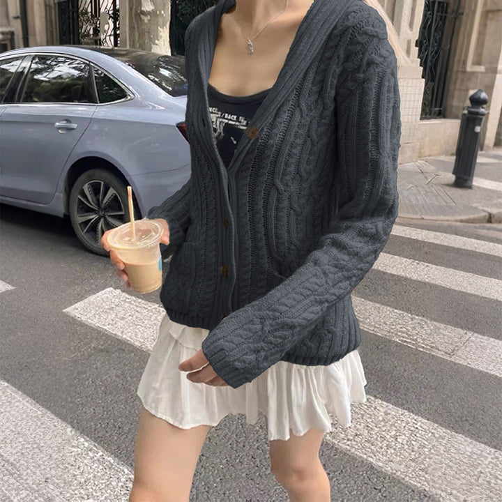 Damen Kapuzen-Strickcardigan mit Zopfmuster, Schalkragen und Holzknöpfen – Veloura