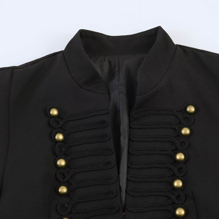 Damen Kurzjacke im militärischen Stil mit Stehkragen und Zierfrosch-Detail Echo Archiv